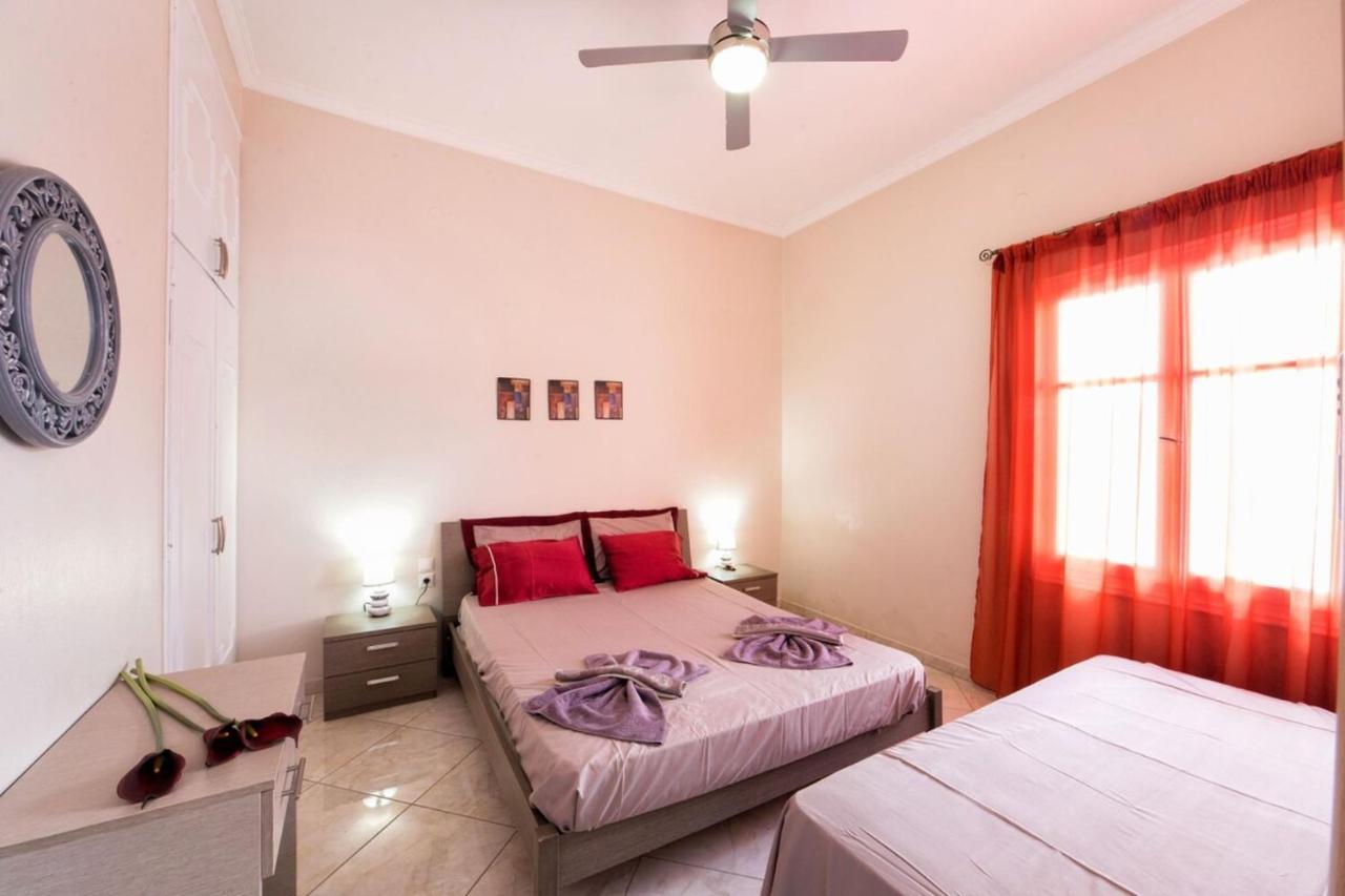 Town House For 6-16 With Ac Villa Parikia  Exterior photo